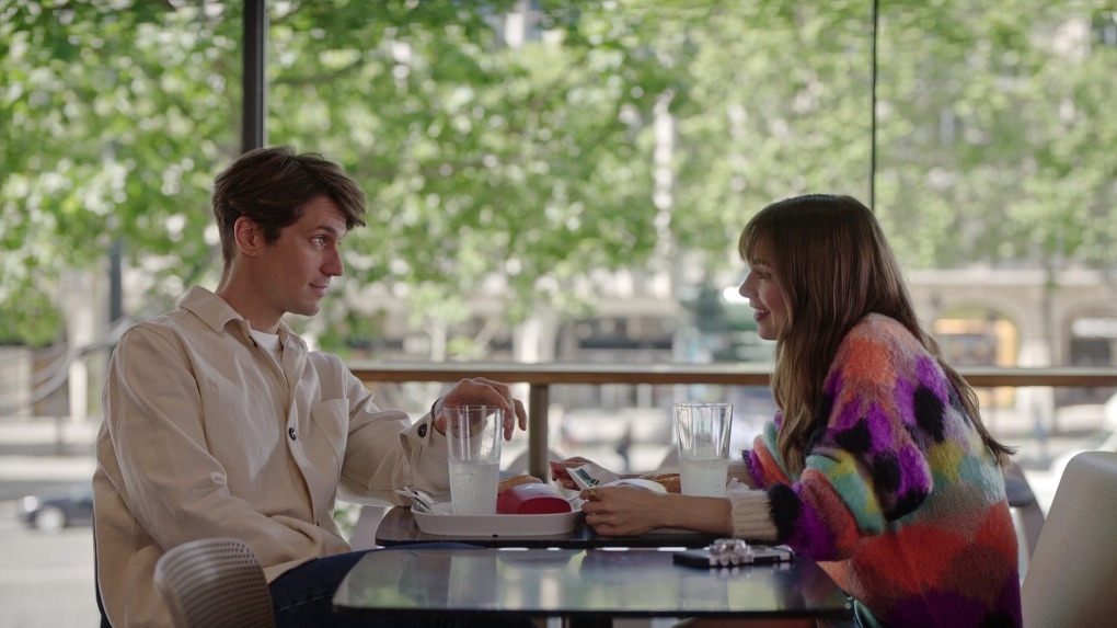 Nhân vật Gabriel (trái) và Emily. Ảnh: Netflix