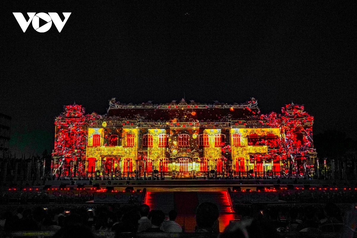 The 3D Mapping technology gives the Kien Trung Palace a makeover.
