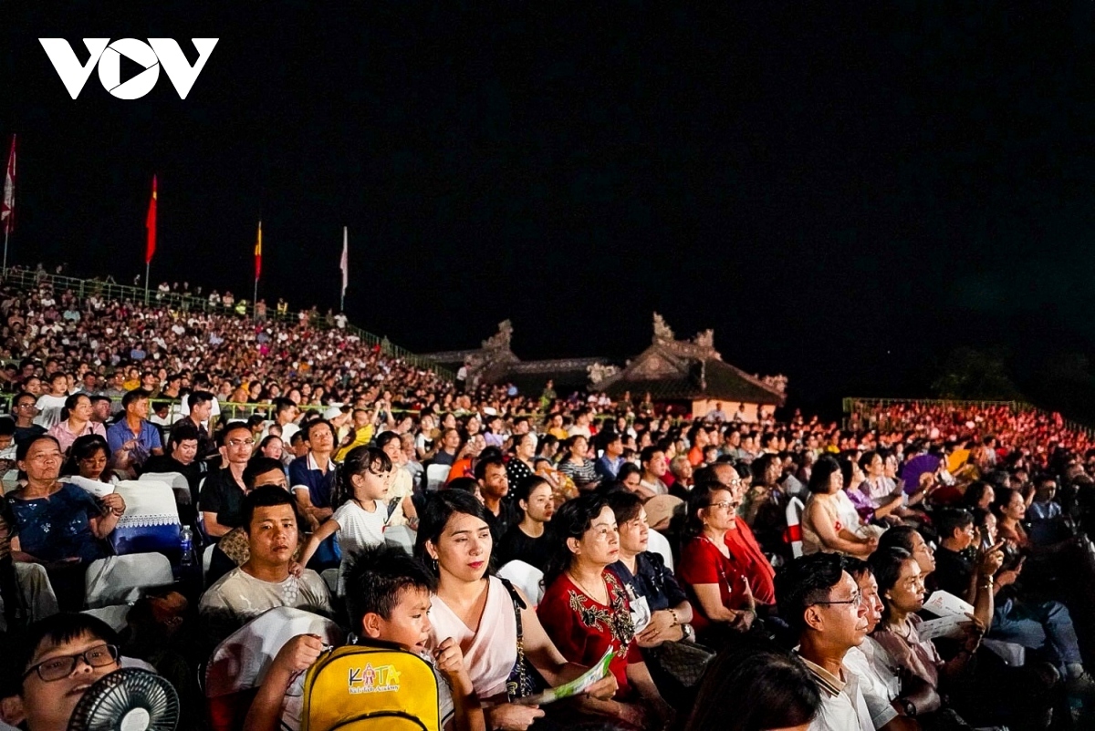 According to local authorities, the six-day festival has attracted more than 19,000 foreign arrivals and over 81,000 domestic travellers, with tourism revenue reaching VND159 billion.