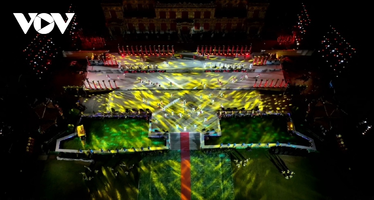Themed "Cultural Heritage with Integration and Development", the festival brings together nearly 30 art troupes from eight countries, namely France, Belgium, Spain, Canada, Japan, China, the Republic of Korea, and Vietnam.
