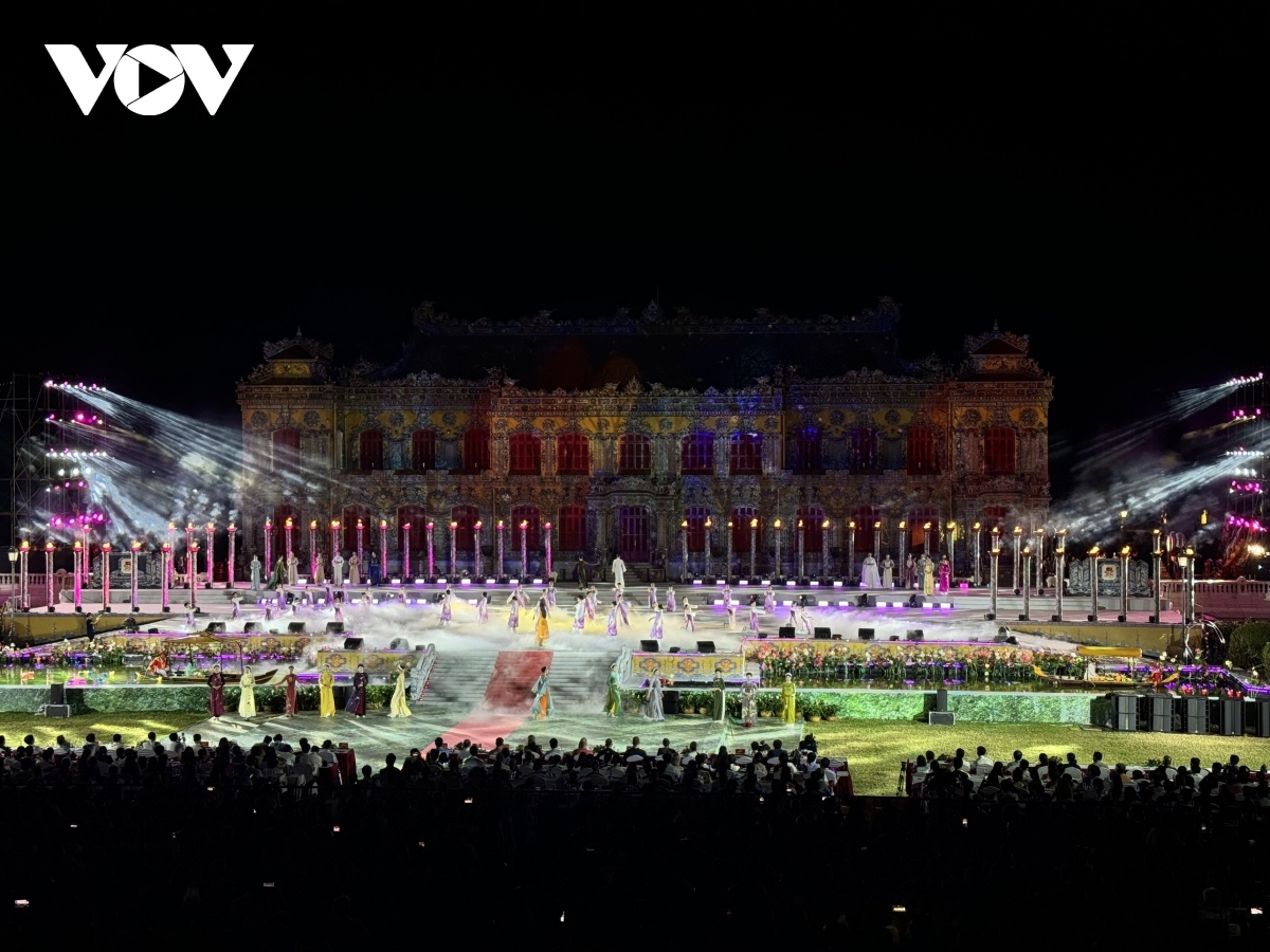 A traditional dance and royal performance at the Kien Trung Palace