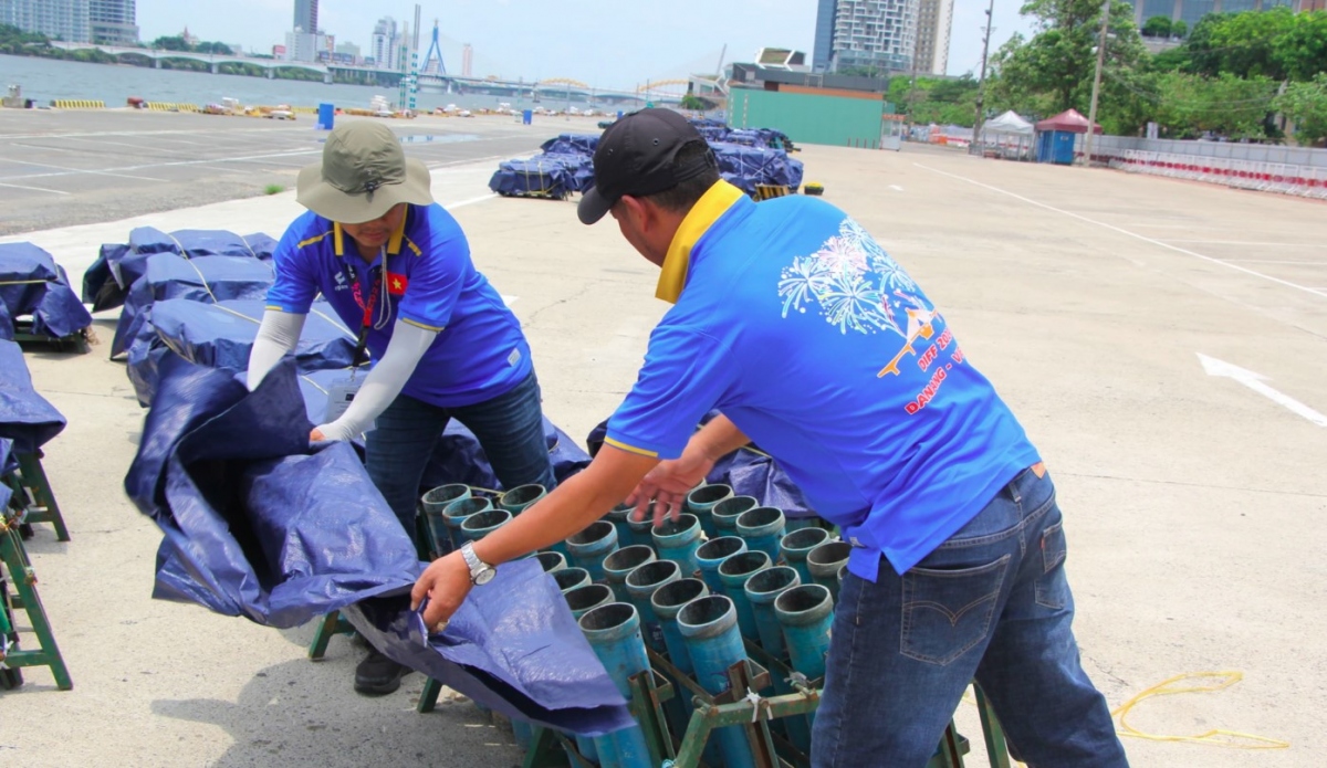 Engineers put the finishing touches to high and medium range mortar tubes.