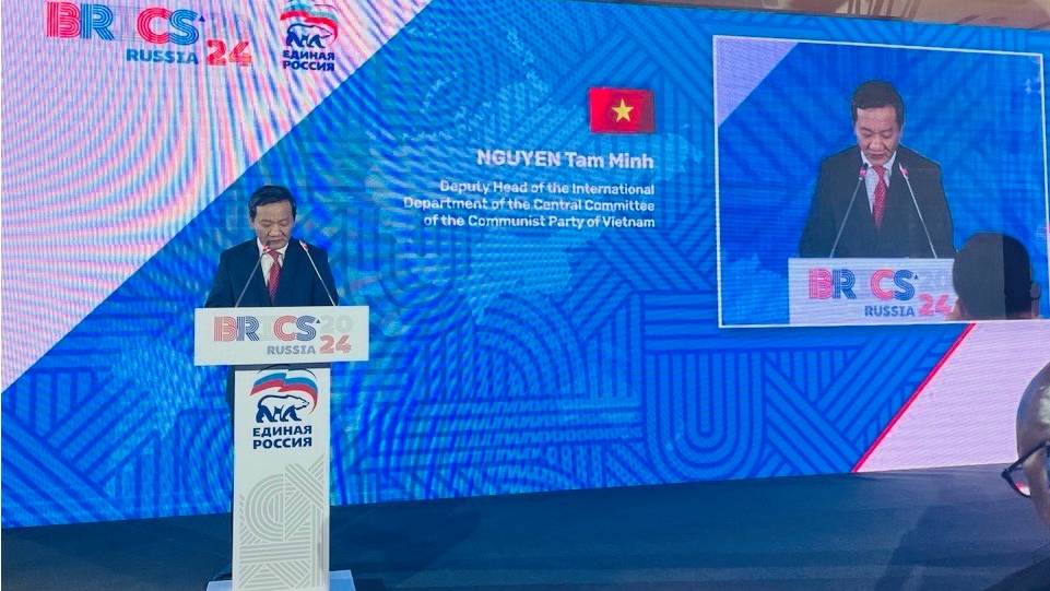Đoàn đại biểu Đảng ta do ông Nguyễn Minh Tâm, Phó Trưởng Ban Đối ngoại Trung ương làm Trưởng đoàn