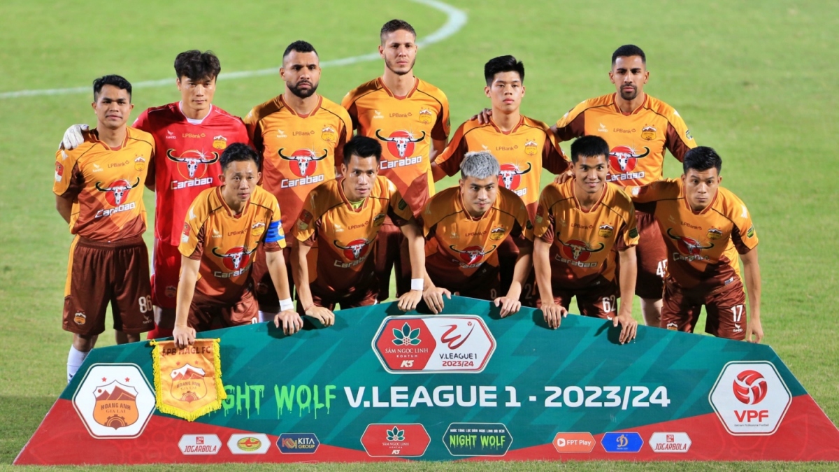 HAGL thiệt quân ở vòng 23 V-League 2023/2024 khi Huỳnh Tấn Tài (số 17) bị treo giò (Ảnh: VPF).