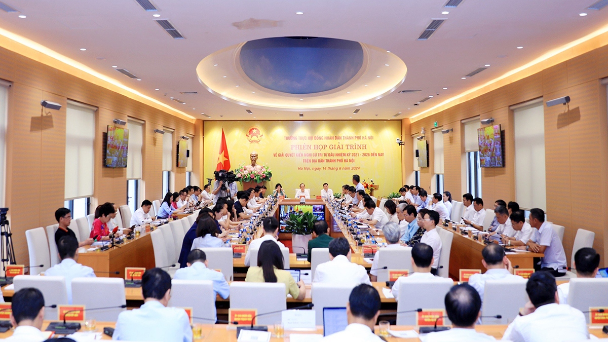 Thường trực HĐND thành phố nghe giải trình về công tác giải quyết kiến nghị của cử tri.
