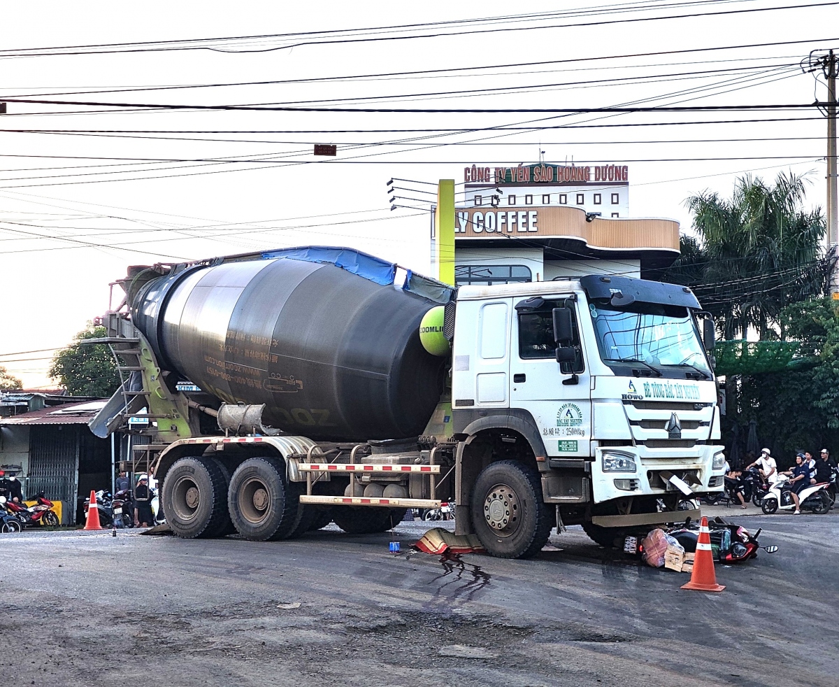 Hiện trường vụ tai nạn khiến mẹ con bà Thảo tử vong và chiều 12/6.