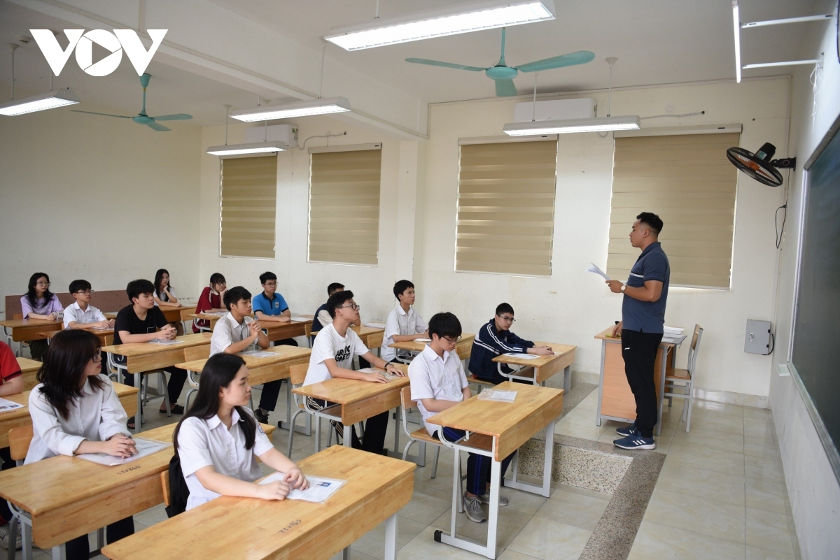 Thì sinh nhận phòng thi vào lớp 10 tại Hà Nội