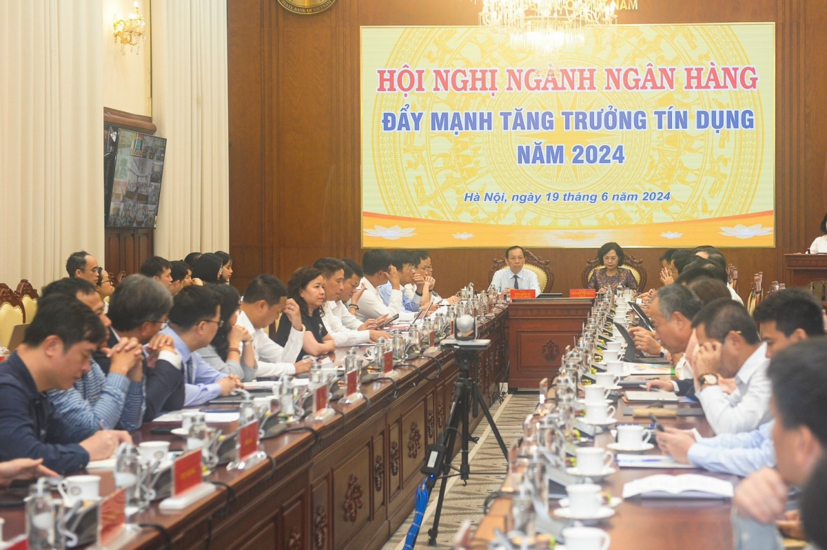 Hội nghị do Thống đốc NHNN Nguyễn Thị Hồng và Phó Thống đốc Thường trực Đào Minh Tú đồng chủ trì.