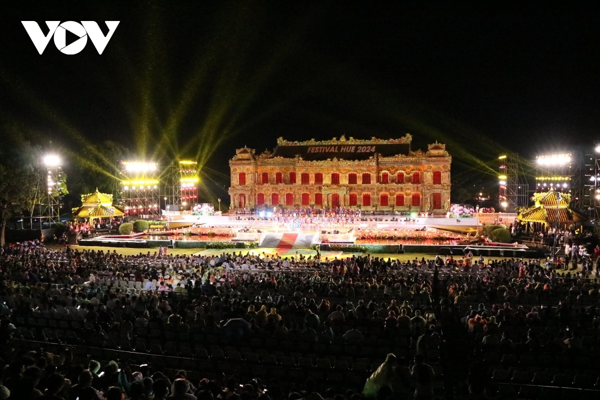 The opening ceremony of the festival is centred around the iconic Kien Trung Palace, which is the most magnificent palace throughout all of the Hue imperial citadel.
