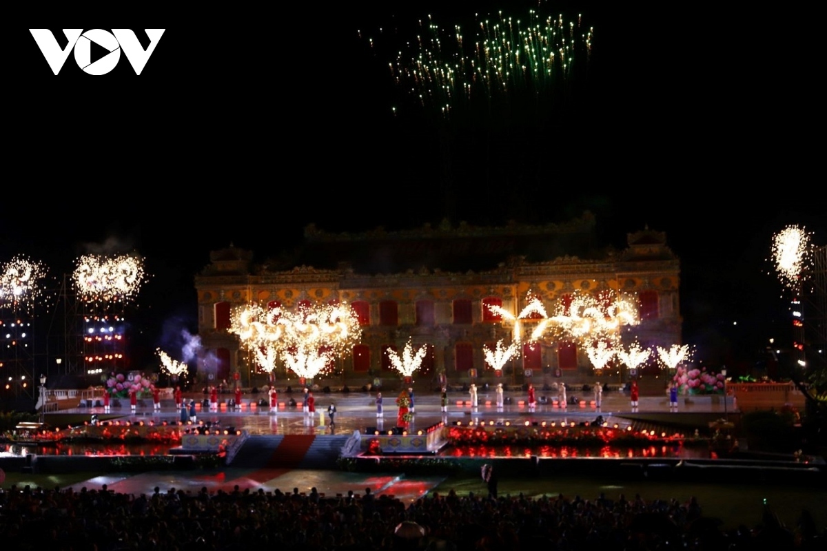 A fireworks show is held at the opening night. Kien Trung Palace will host the main activities of the Hue International Arts Festival Week 2024 scheduled to take place from June 7 to 12.