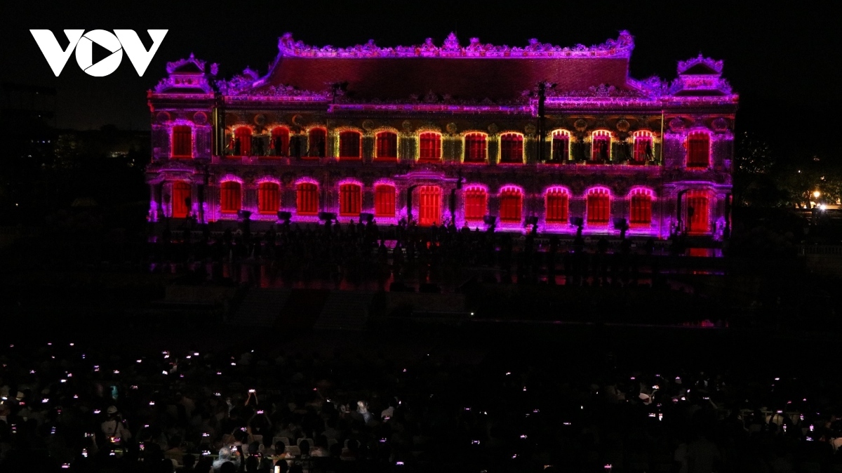 The opening ceremony features the magical ancient capital of Hue through the convergence of music, lighting, and images.