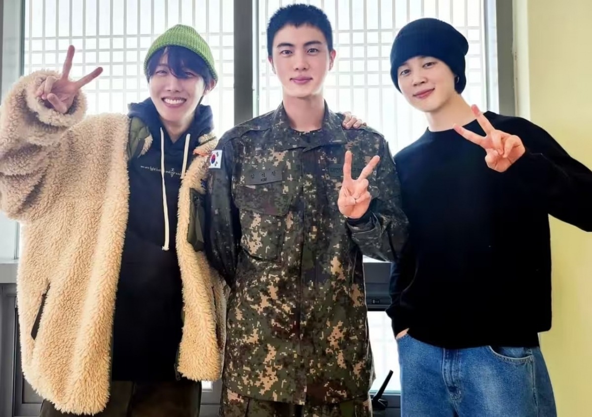 J-Hope và Jimin đến thăm Jin trong quân ngũ