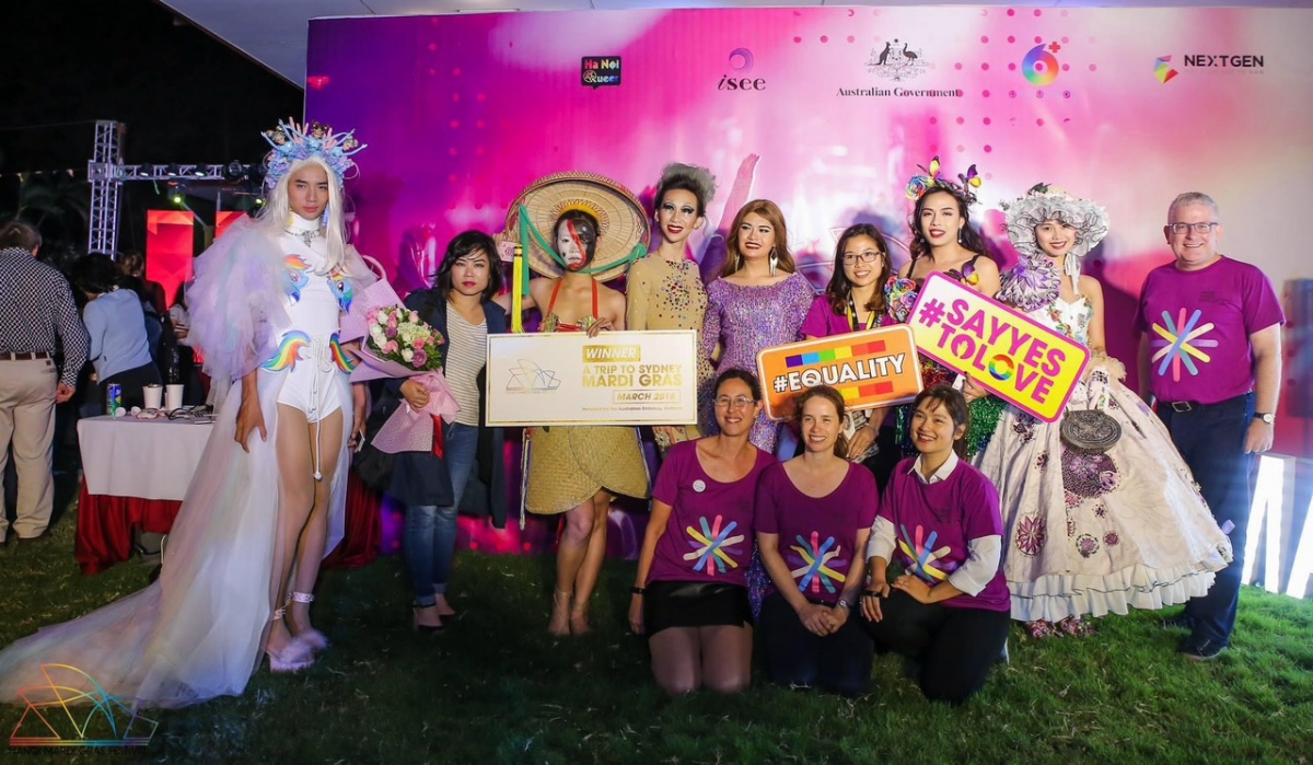 Sự kiện Hanoi Mardi Gras Festival lần đầu tiên được tổ chức ở Hà Nội.