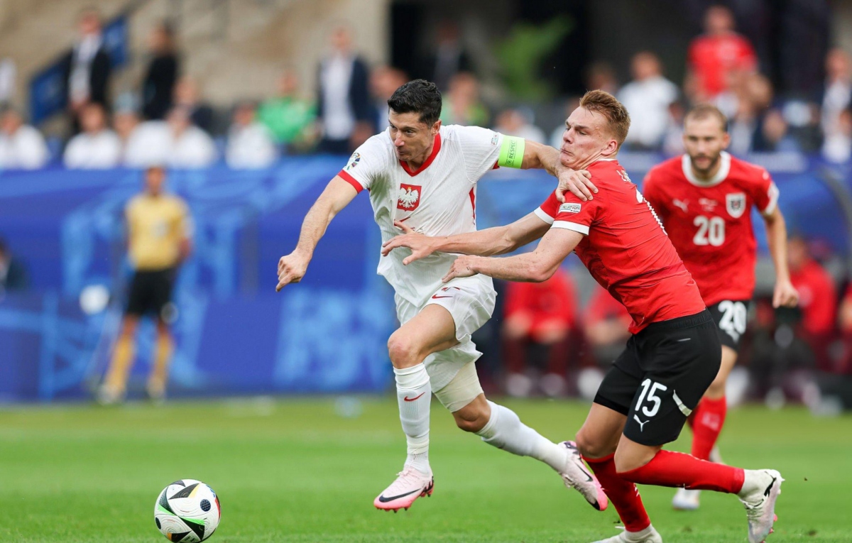 Ba Lan của Lewandowski đã sớm bị loại. (Ảnh: Getty). 