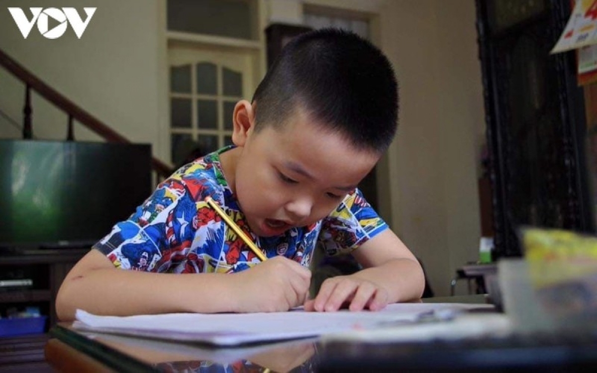 Ngay khi vừa vào kỳ nghỉ hè, nhiều phụ huynh đã bắt đầu tìm các lớp tiền tiểu học cho con (Ảnh minh họa)