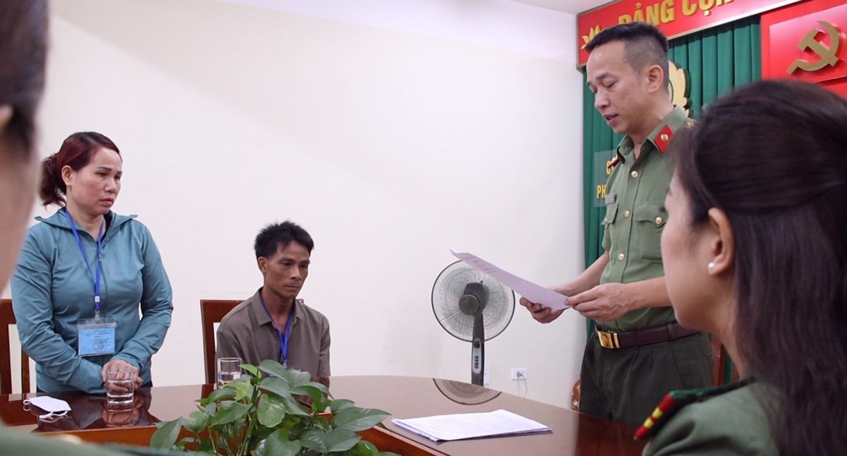 Lực lượng chức năng xử phạt người tung tin sai sự thật trên mạng xã hội