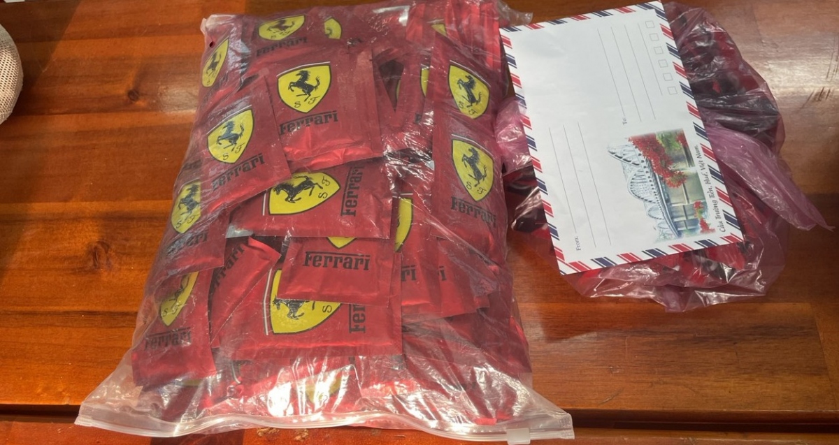 220 gói nhãn hiệu Ferrari. (Ảnh: L.Q)