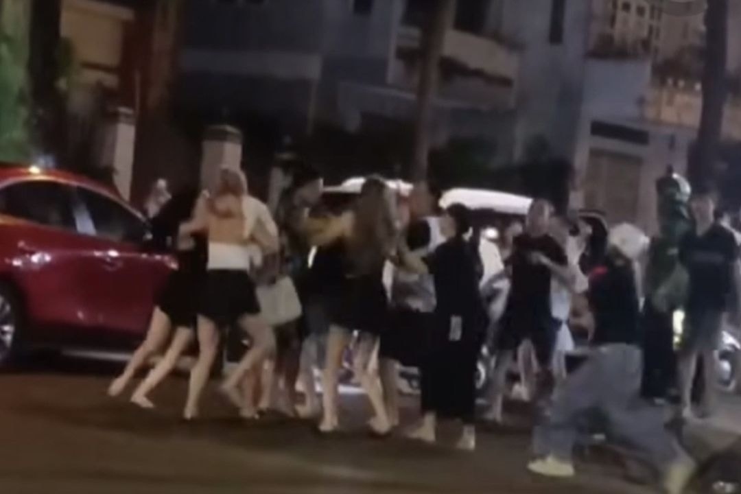 Mâu thuẫn trên bàn nhậu, hai cô gái đánh nhau gây náo loạn khu vực giao lộ Ngô Quyền - Nguyễn Đình Chiểu, Tp Buôn Ma Thuột
