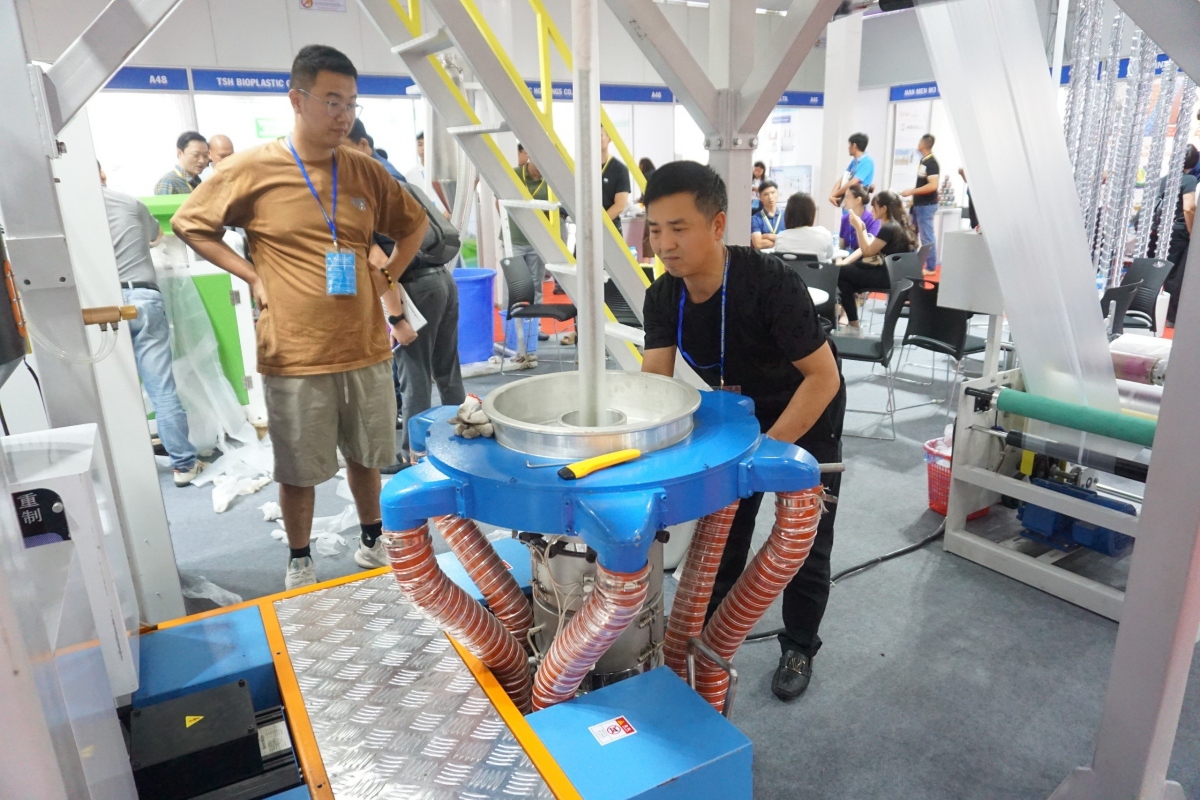 Nhiều máy móc công nghệ hiện đại bậc nhất được trưng bày và cho khách tham quan được trải nghiệm trực tiếp