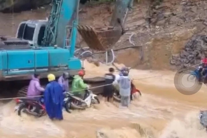 Ban chỉ đạo yêu cầu Hà Giang triển khai lực lượng hỗ trợ người dân, rà soát các điểm nguy cơ sạt lở, hồ chứa thủy lợi. Trước đó, chiều 9/6, Hà Giang mưa lớn, nước từ các khe núi đổ ra đường xuống sông Nho Quế ở huyện Mèo Vạc khiến nhiều xe khách, xe tải và xe máy của du khách bị mắc kẹt. Công an huyện Mèo Vạc đã tăng cường lực lượng, xuyên đêm đặt biển chỉ dẫn, căng dây cảnh báo, chốt chặn tại đầu tuyến đường xuống Sông Nho Quế, vào 3 xã biên giới.