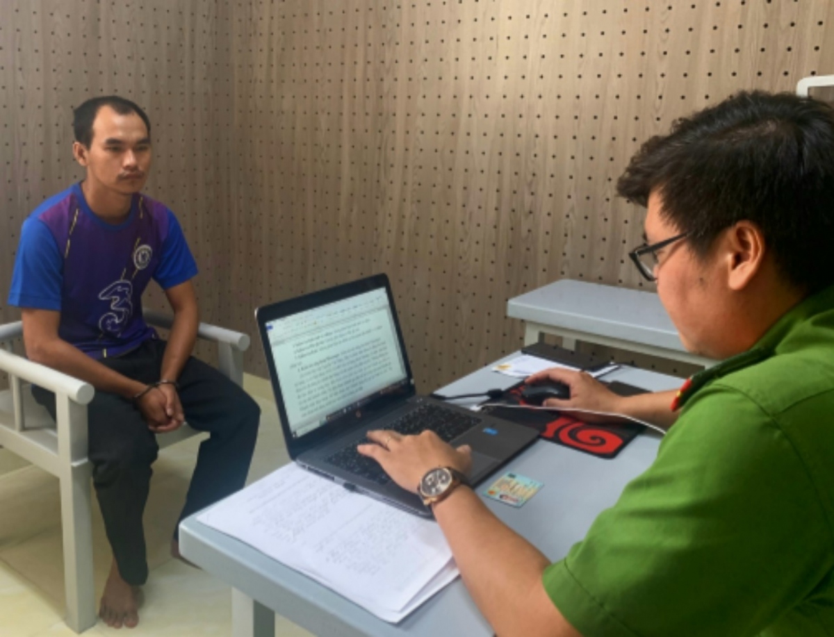Nguyễn Văn Đặng tại cơ quan Công an