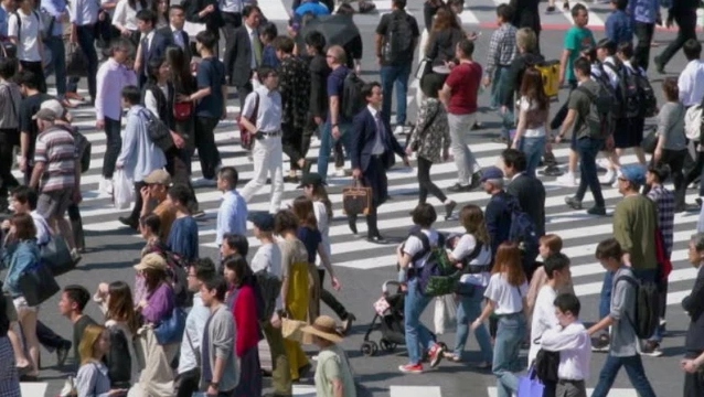 Đám đông người đi bộ băng qua đường Shibuya, Tokyo. (Nguồn: iStock)