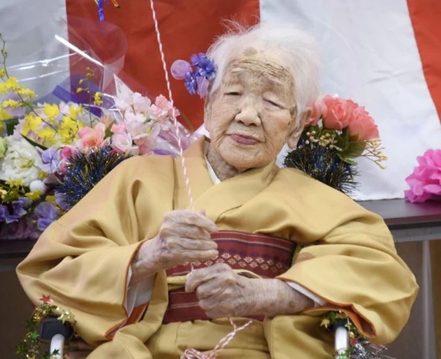 Cụ bà Kane Tanaka, sinh ngày 2/1/1903 được Kỷ lục Guinness Thế giới công nhận là người cao tuổi nhất còn sống vào năm 2019, khi cụ 116 tuổi. Cụ Tanaka qua đời ngày 19/4/2022, thọ 119 tuổi. (Nguồn: Kyodo)