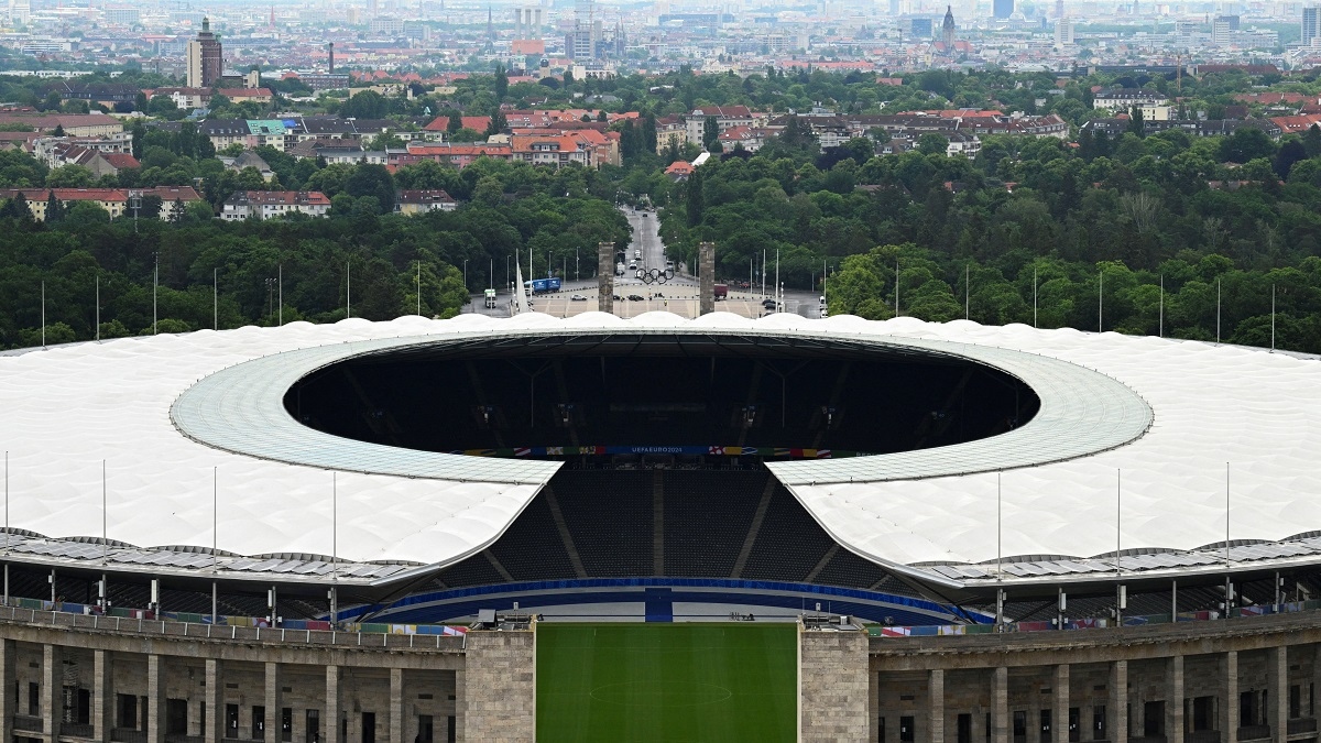 Sân Olympic ở thủ đô Berlin từng đăng cai chung kết World Cup 2006. Sân đấu này sẽ phục vụ tối đa 70.033 ở EURO năm nay. Sân nhà của Hertha Berlin sẽ đăng cai 5 trận, bao gồm trận chung kết EURO 2024. 
