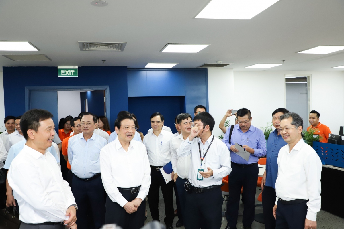 Đoàn công tác đến khảo sát thực tế tại Khu Công nghệ thông tin tập trung FPT,
Đà Nẵng