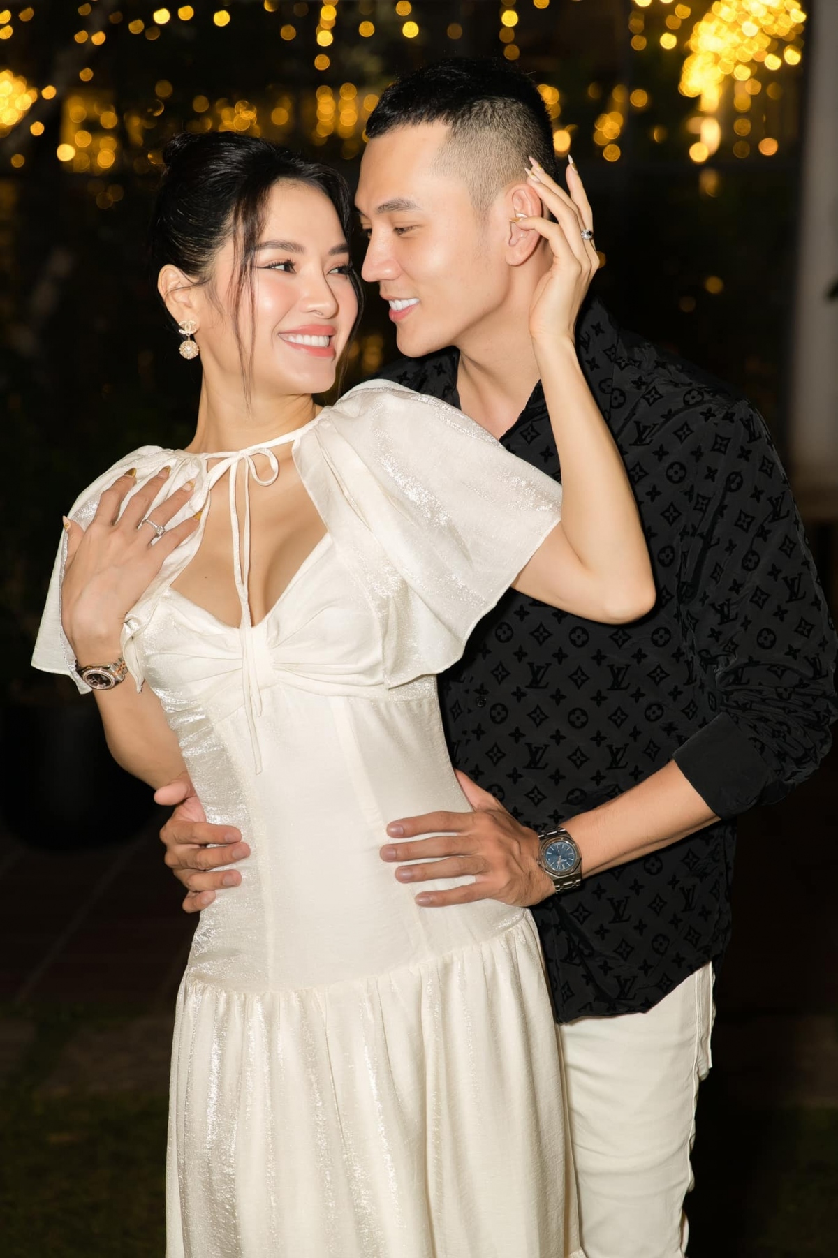 Phương Trinh Jolie xác nhận mang thai lần 3. Bà xã Lý Bình phát hiện dấu hiệu bầu bí từ đầu tháng 4/2024, hiện đang trong những tháng đầu thai kỳ. Lần mang thai này nằm ngoài kế hoạch của 2 vợ chồng, em bé xuất hiện như một món quà vô giá.