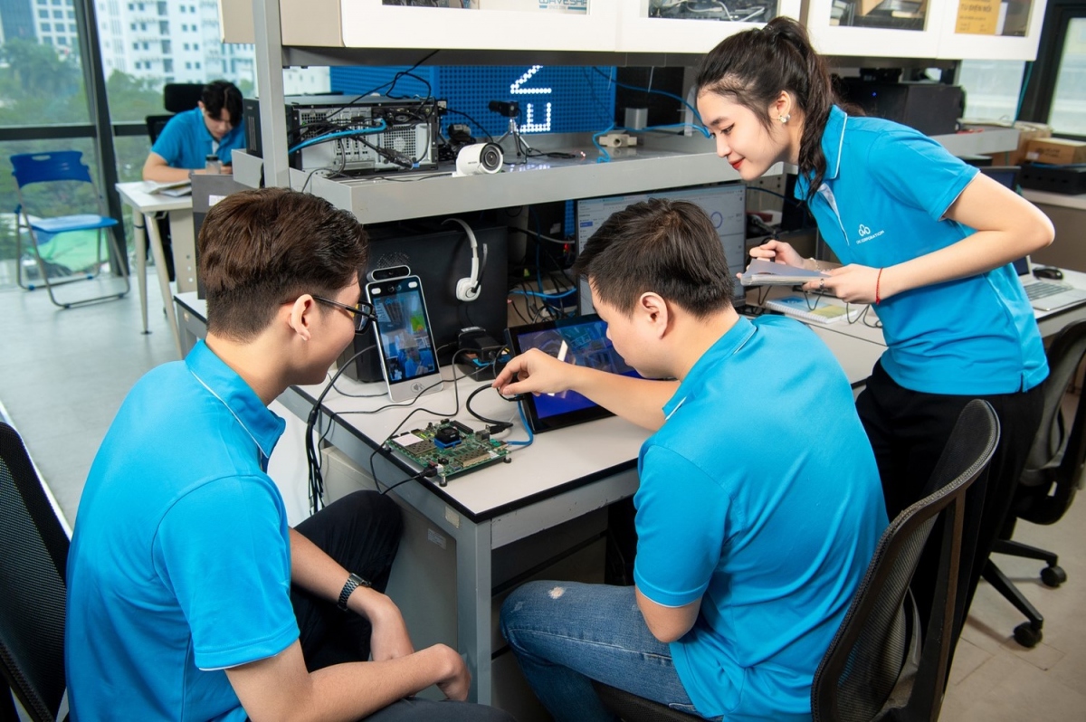 Sinh viên có cơ hội thực tập, thực hành nghiên cứu khoa học tại Viện Nghiên cứu ứng dụng Công nghệ CMC ATI từ năm thứ hai.