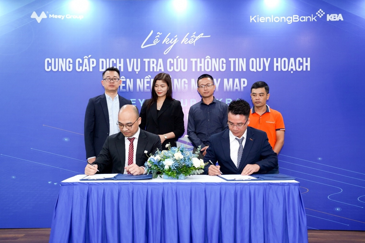 Đại diện Meey Group và KBA tiến hành nghi thức ký kết