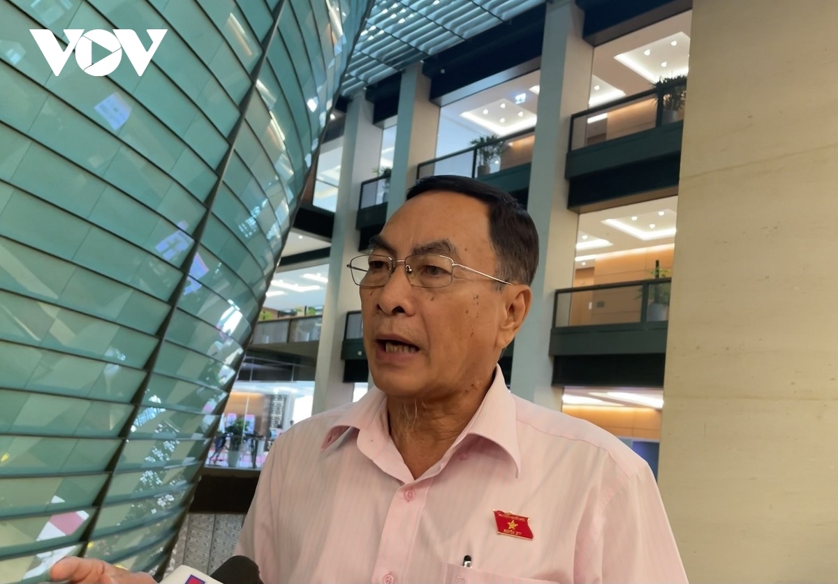 Đại biểu Phạm Văn Hòa, đoàn Đồng Tháp cho rằng, việc mua bán vàng nên thực hiện giao dịch 2 chiều, có mua có bán chứ không nên chỉ thực hiện bán ra mà không mua vào.