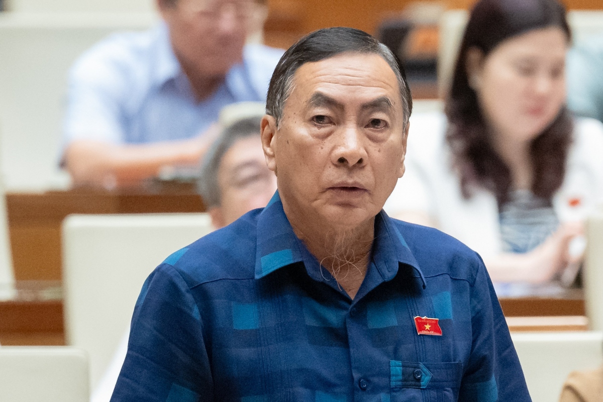 Đại biểu Phạm Văn Hòa bày tỏ quan tâm tới nội dung về mô hình công chứng