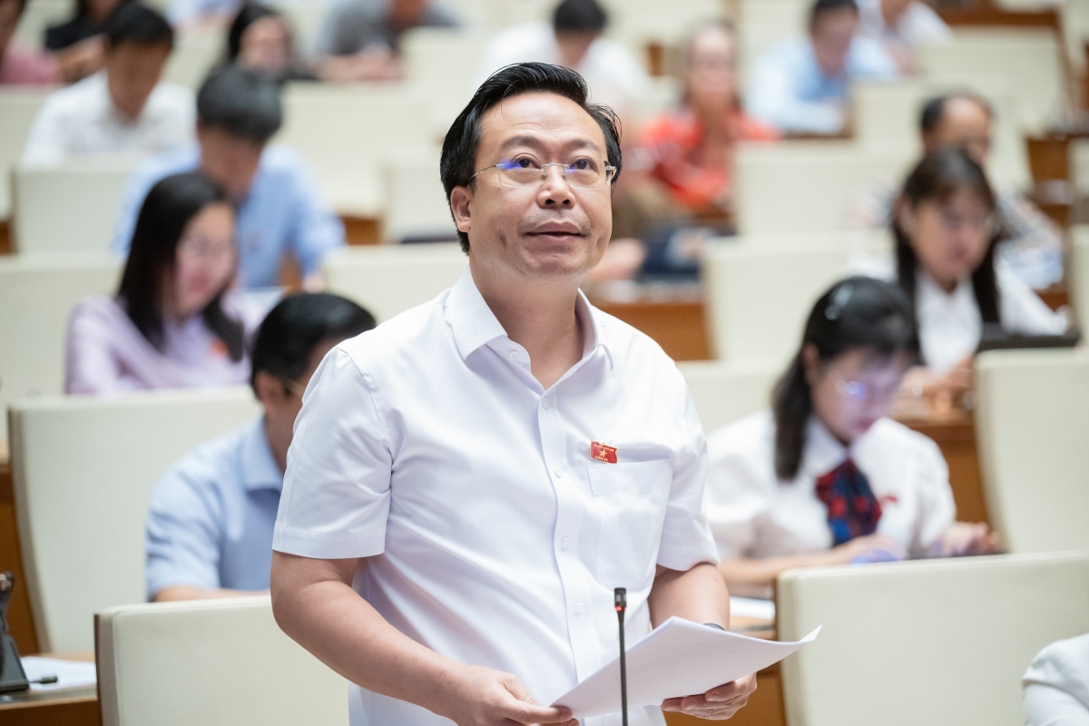 Đại biểu Nguyễn Đại Thắng - Đoàn ĐBQH tỉnh Hưng Yên cho rằng, cân nhắc giữ tiêu chuẩn bổ nhiệm công chứng viên theo Luật hiện hành