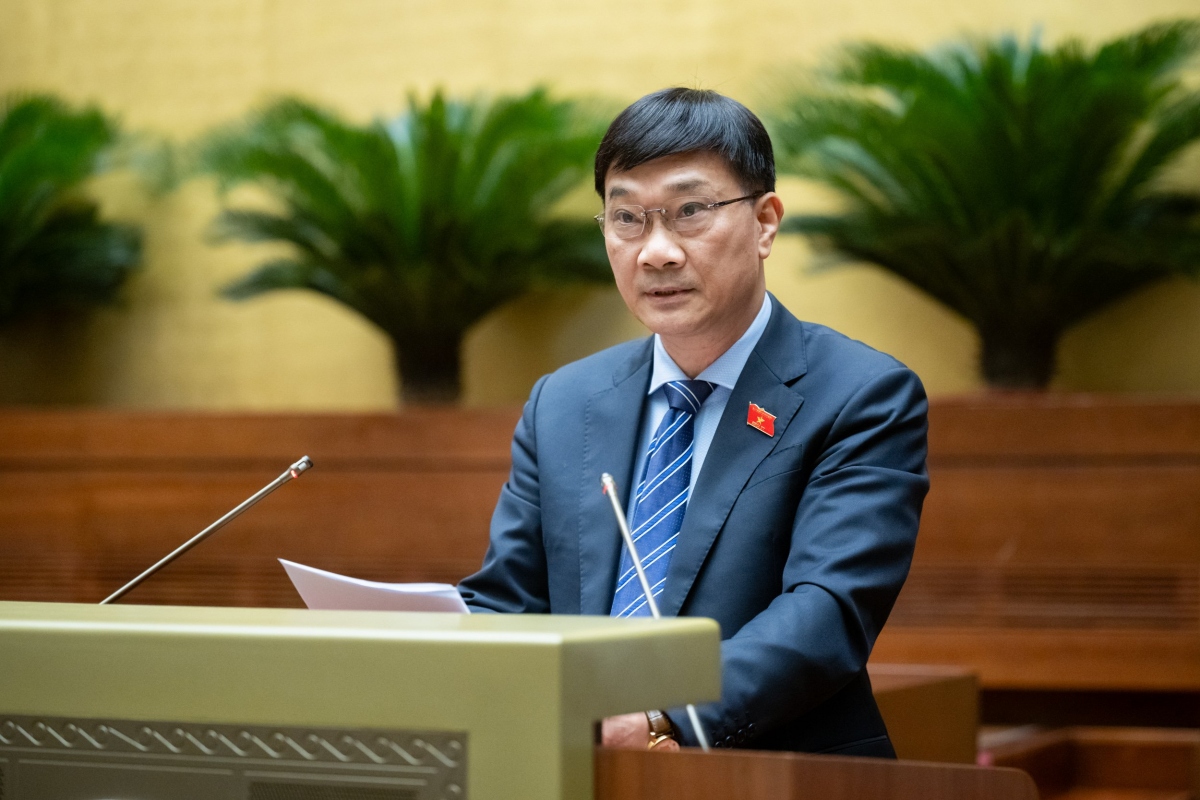 Chủ nhiệm Ủy ban Kinh tế của Quốc hội Vũ Hồng Thanh trình bày Báo cáo thẩm tra