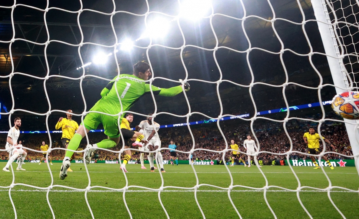 Dortmund đưa bóng vào lưới đối thủ ở phút 86 nhưng bàn thắng không được công nhận vì Fullkrug đã việt vị. (Ảnh: Reuters)