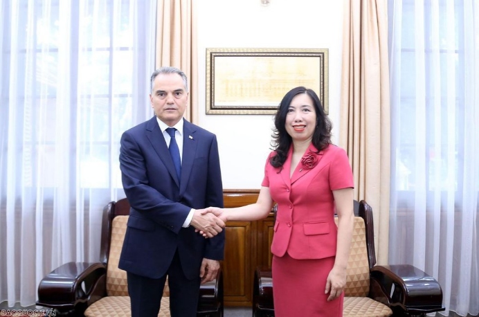 Thứ trưởng Ngoại giao Lê Thị Thu Hằng tiếp Đại sứ Turkmenistan Parakhat Hommadovich Durdyev