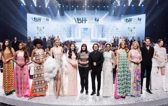 International celebrities at the Vietnam Beauty Fashion Fest (Photo: thanhnien.vn)