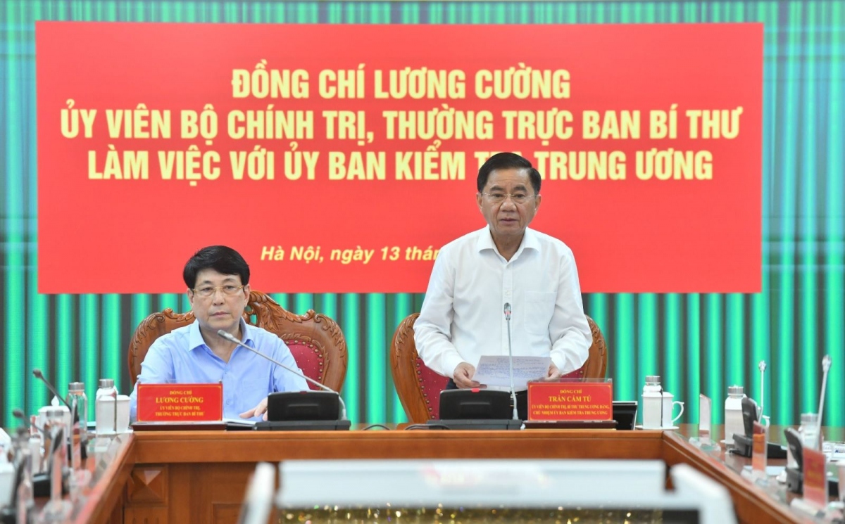 Ông Trần Cẩm Tú, Ủy viên Bộ Chính trị, Bí thư Trung ương Đảng, Chủ nhiệm UBKT Trung ương phát biểu tiếp thu ý kiến tại buổi làm việc