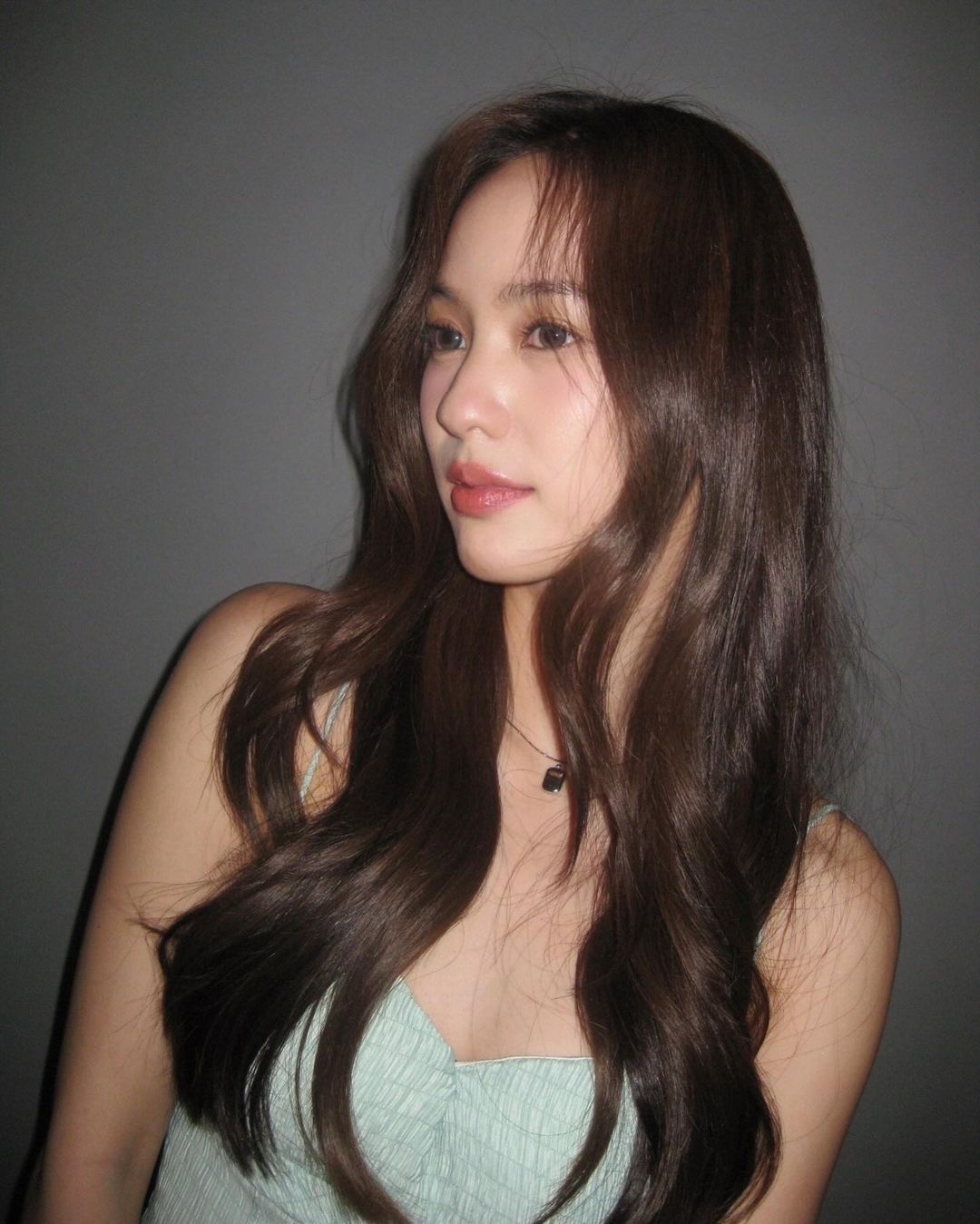 Người đẹp là người mẫu ảnh và gương mặt đại diện cho nhiều nhãn hàng nổi tiếng ở Thái Lan cũng như trên thế giới. 