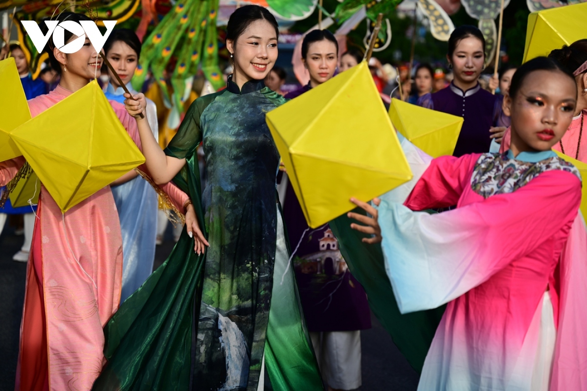 The Hue International Arts Festival Week 2024 will last through to June 12, featuring many activities such as a vegetarian food festival, a light festival, a royal banquet, an exhibition of Buddhist culture, and others.