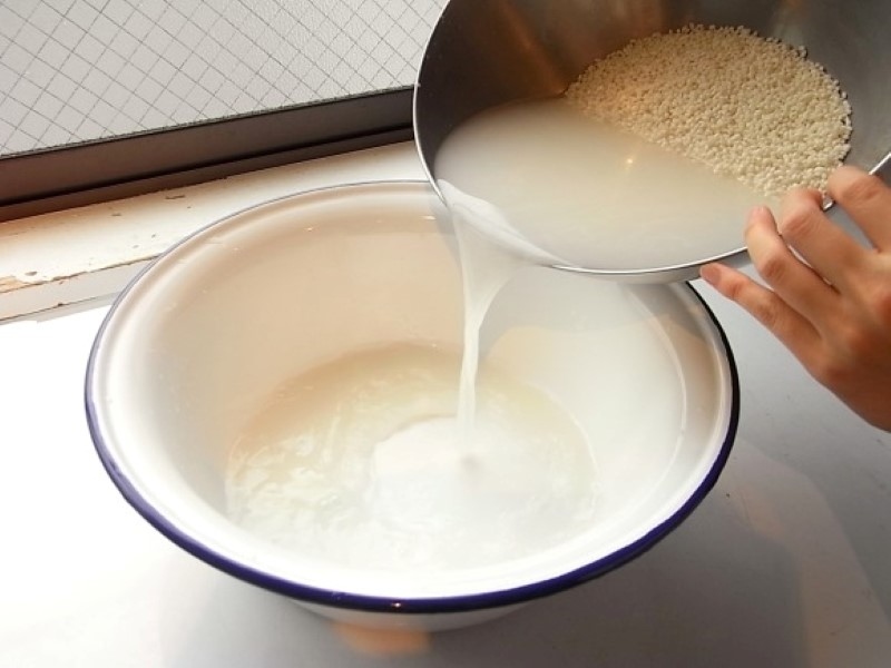 Nước vo gạo có nhiều lợi ích đối với sức khỏe nhưng thường bị đổ bỏ. Ảnh: Getty Images