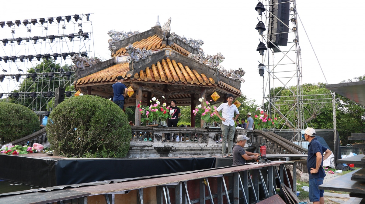 Trang trí sân khấu