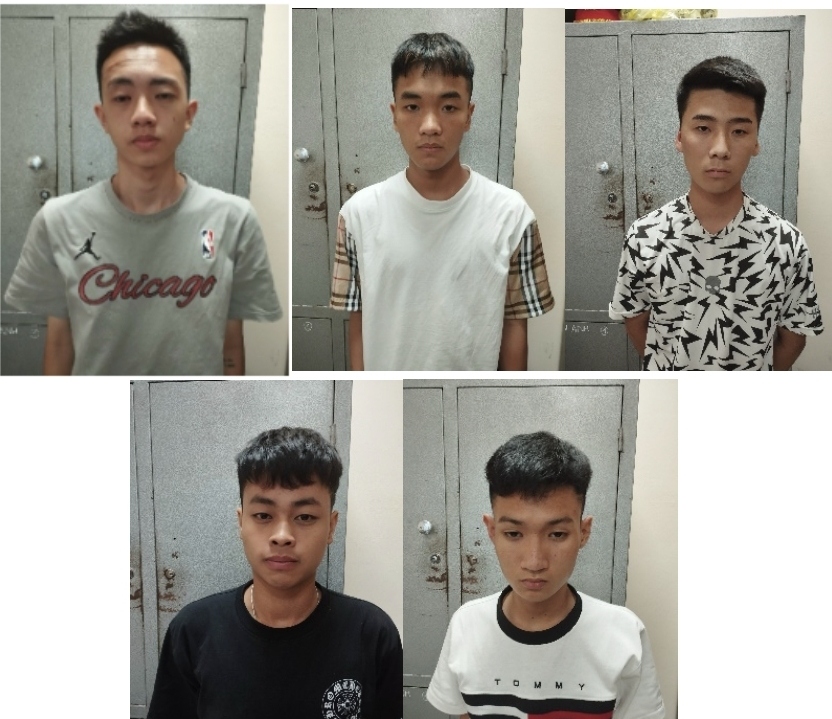Từ trái qua phải: Bùi Xuân Khánh; Nguyễn Anh Tú; Trịnh Phúc Khánh; Bùi Thái Duy; Nguyễn Minh Chiến