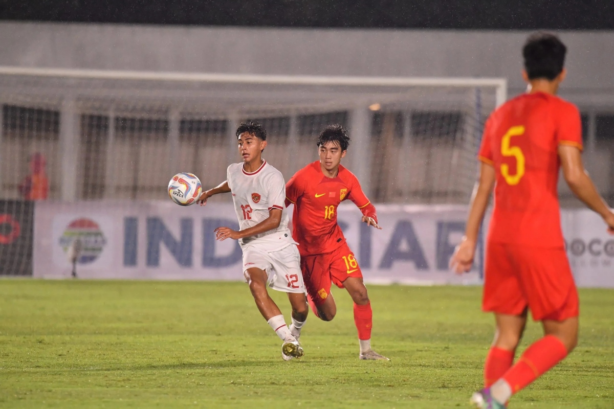 U19 Trung Quốc (áo đỏ) trong trận giao hữu với U19 Indonesia hồi đầu năm 2024. (Ảnh: PSSI). 