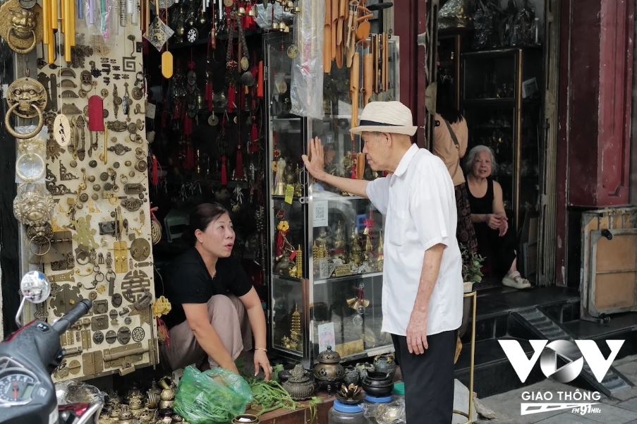 Còn khá nhiều gia đình trên phố Hàng Đồng giữ được nghề