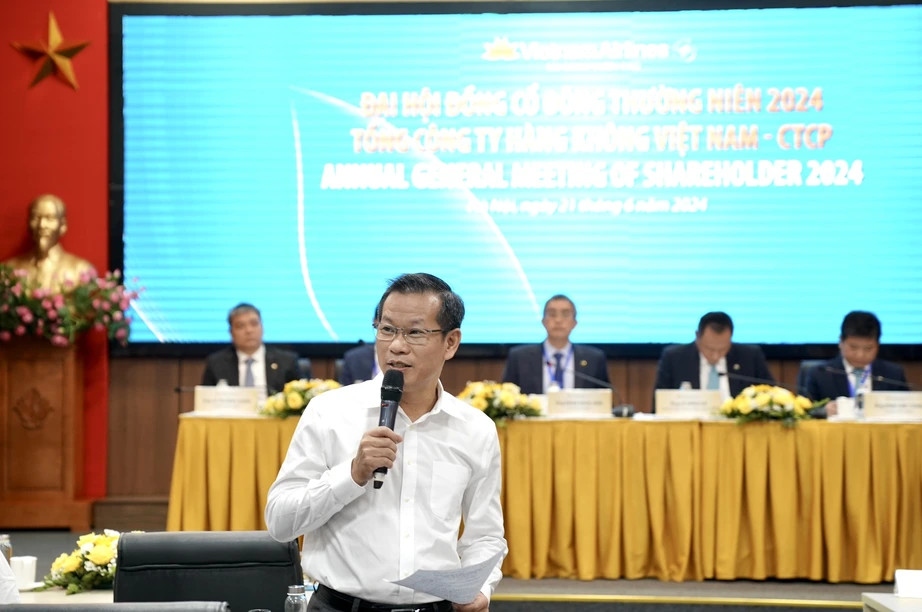 Ông Đặng Anh Tuấn, Phó tổng giám đốc Vietnam Airlines nói về tình hình giá vé máy bay thời gian qua.