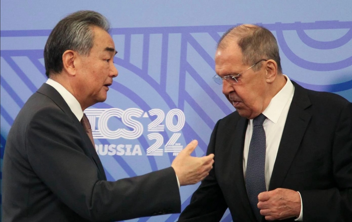 Ngoại trưởng Trung Quốc Vương Nghị gặp Ngoại trưởng Nga Sergey Lavrov ngày 10/6. Ảnh: Bộ Ngoại giao Trung Quốc