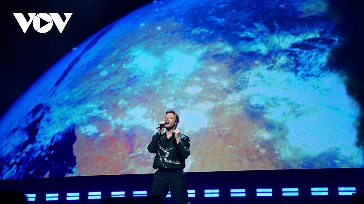 Shane Filan, the head and lead singer of the pop vocal group, opens their performance with the famous hit “World Of Our Own”.